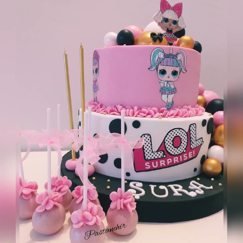 Cake with dolls for birthday