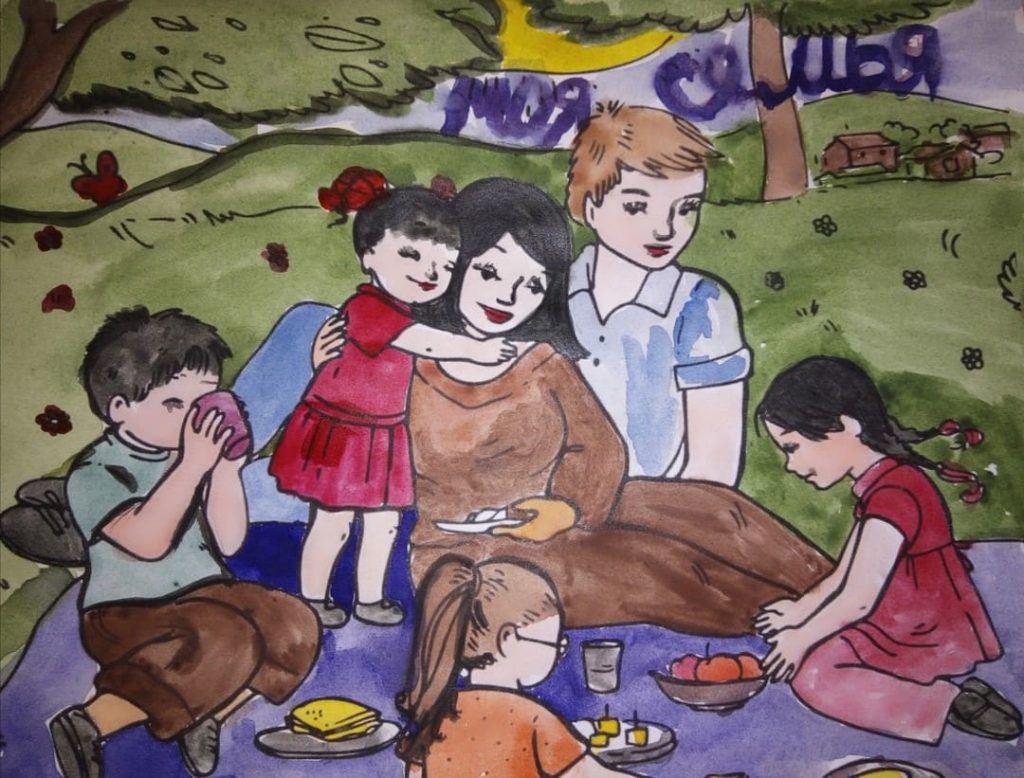 Mamma, papà e bambini durante un picnic