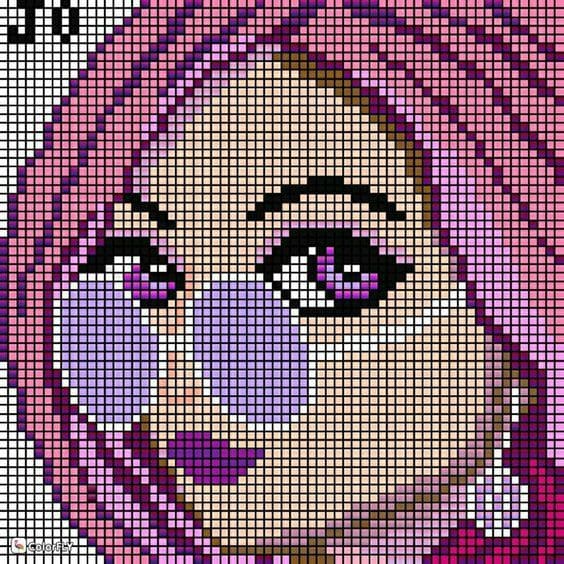Лицо девушки в пикселях