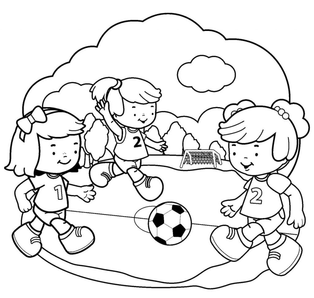 Девочки играют в футбол